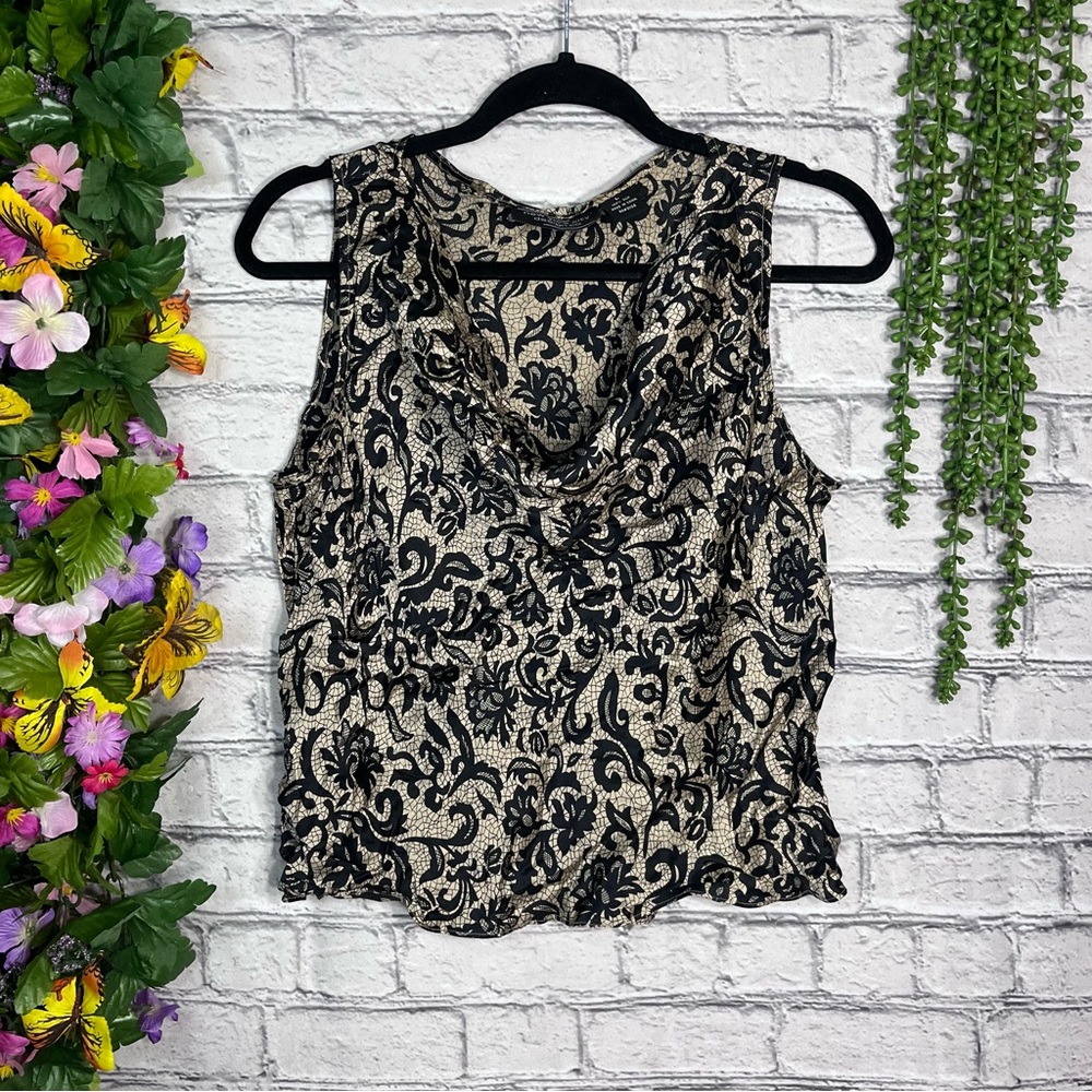 .^🌼3/$30🌼New York City Printed Sleeveless Drape Top Size Large